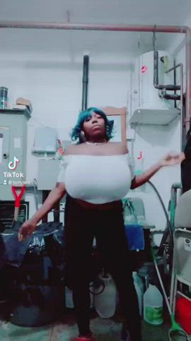 amateur big tits boobs ebony huge tits sex tits clip