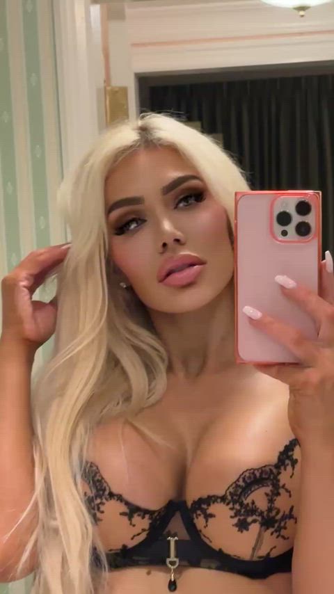 hottie phone selfie cam-girls clip