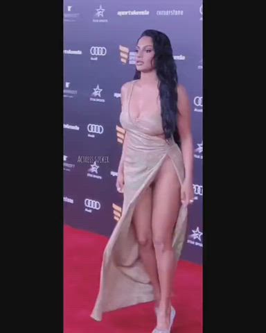 bollywood braless indian pussy thighs clip
