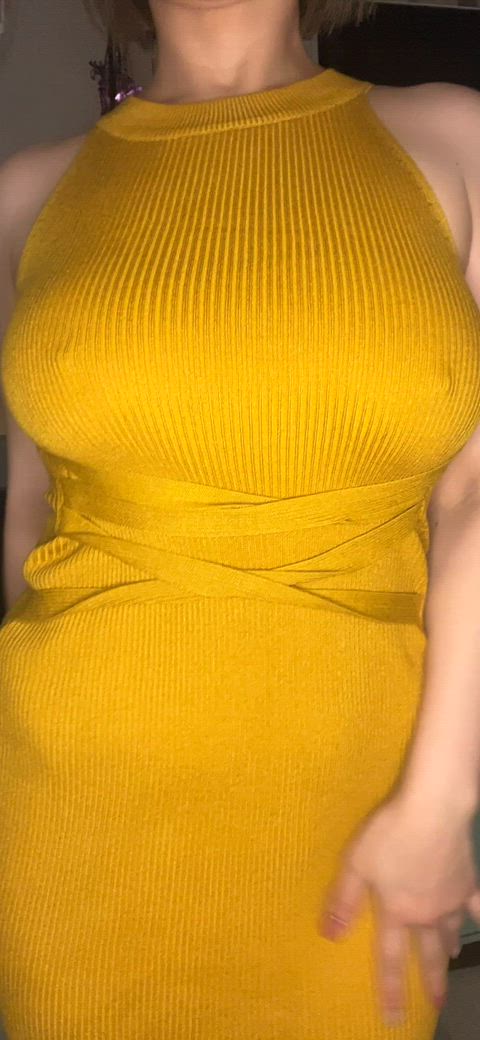Who wants to put their face between my tits