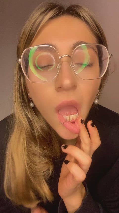 here is you order a petite teen college girl๐๐
