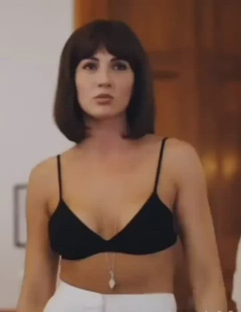 Burcu Özberk sexy boobs (2) 🔥 🍒