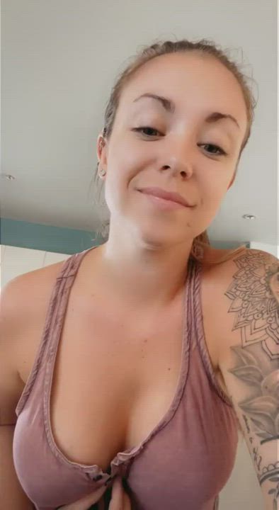 Boobs Flashing Teen clip