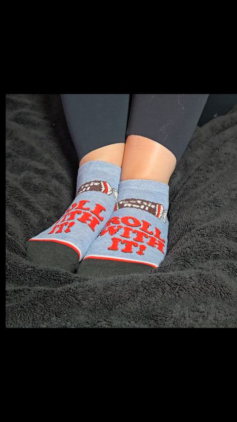 feet socks toes clip