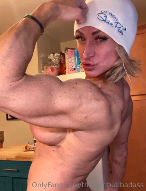 bodybuilder muscles muscular girl muscular milf clip