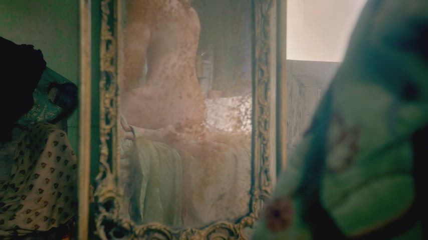 Jessica Parker Kennedy lesbian scene in Black Sails