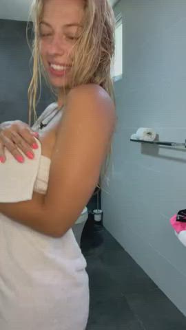 Big Tits Smile Solo clip