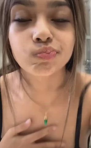 who can trib this big titty chick plz trib this vid π