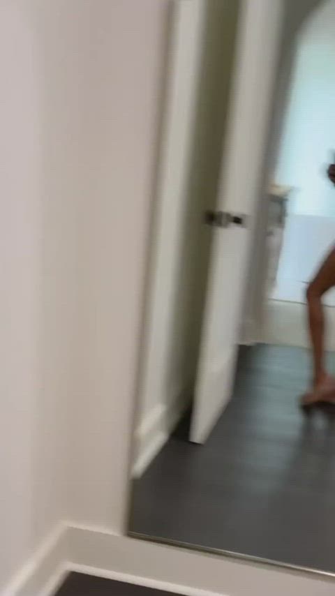 celebrity legs zoe saldana clip
