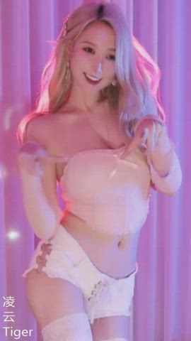 Asian Cute Dancing Korean Model clip