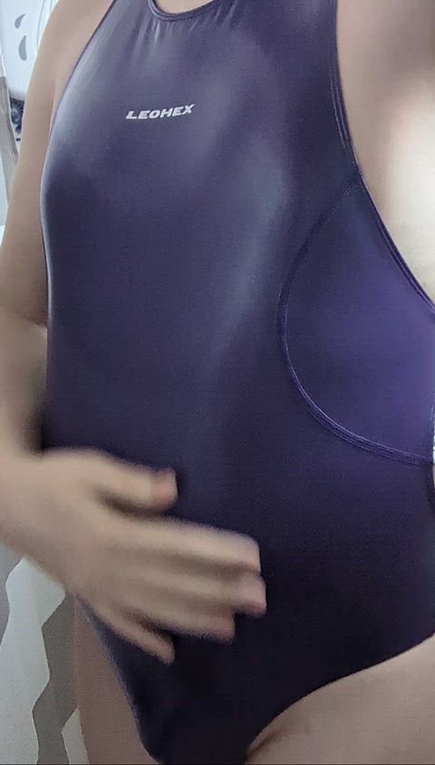 Having a shower in my swimsuit π©±π¦