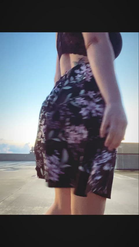 Never trust a cutie in a sundress 🫣 available for [SEXT][RATES][GFE][CUSTOM VIDS