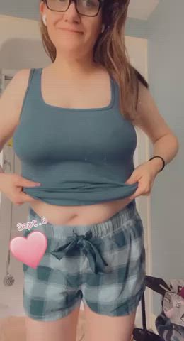 areolas big tits housewife milf tits titty drop clip