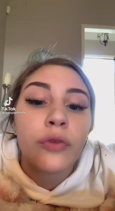 TikTok Twerking White Girl clip