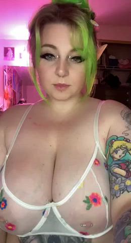 Want to breed a big tiddy elf? πΈ
