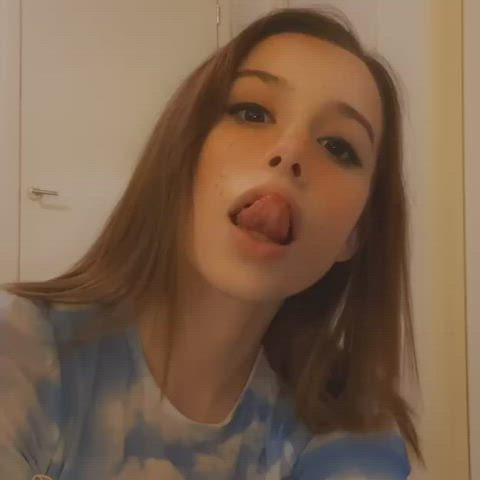 pretty teen tits clip