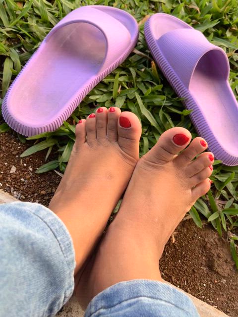 Cute toes?