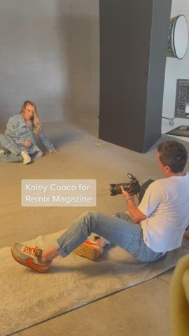 Cleavage Kaley Cuoco Legs clip