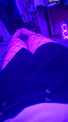 Someone should take these off for me :3