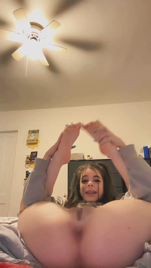 I’m a bendy small girl with a throbbing pussy!