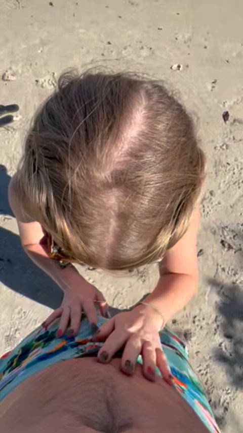 beach blowjob husband outdoor r/fuckoutdoors blowjobs hold-the-moan clip