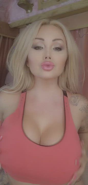 Not mutch bounce on my 32HH [drop] but thers soo mutch gudness daddy ❤