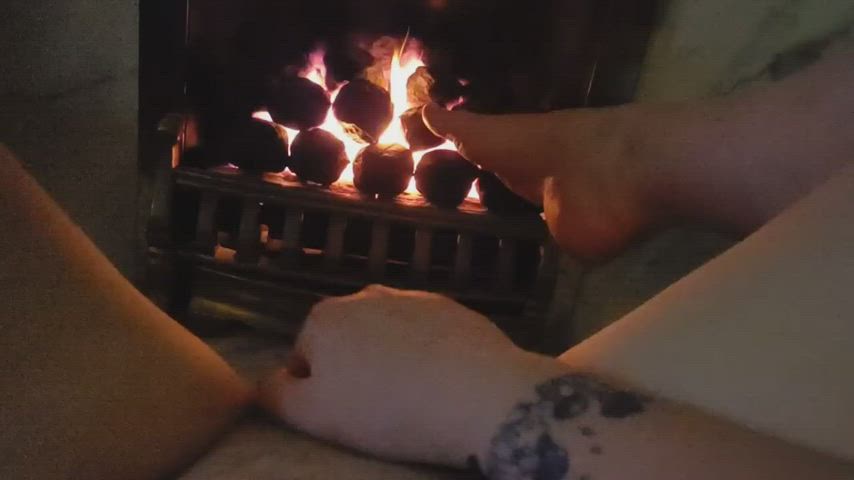 foot masturbating pussy clip