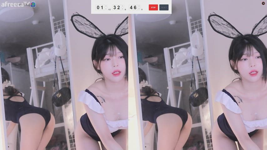 Dancing Korean NSFW clip