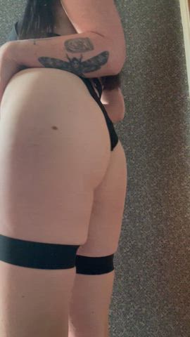 tattooed thighs are the best kinda thighs