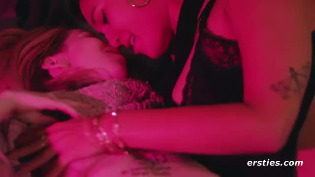 Curvy Lesbians clip