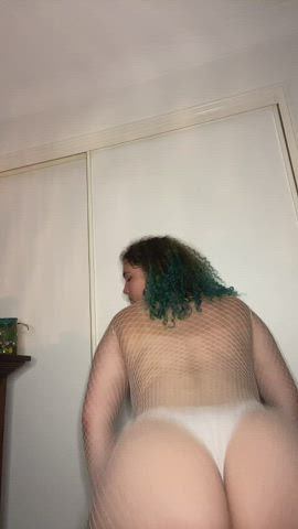 amateur busty curly hair curvy teasing thick cam-girls clip