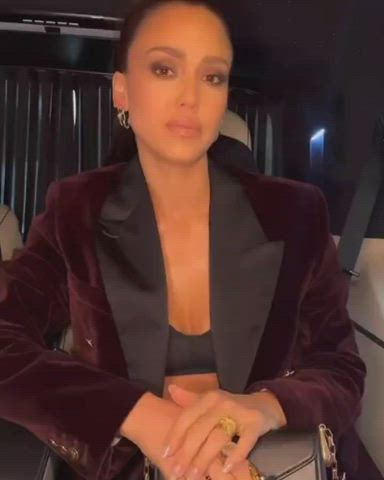 actress brunette celebrity cleavage jessica alba natural tits small tits clip
