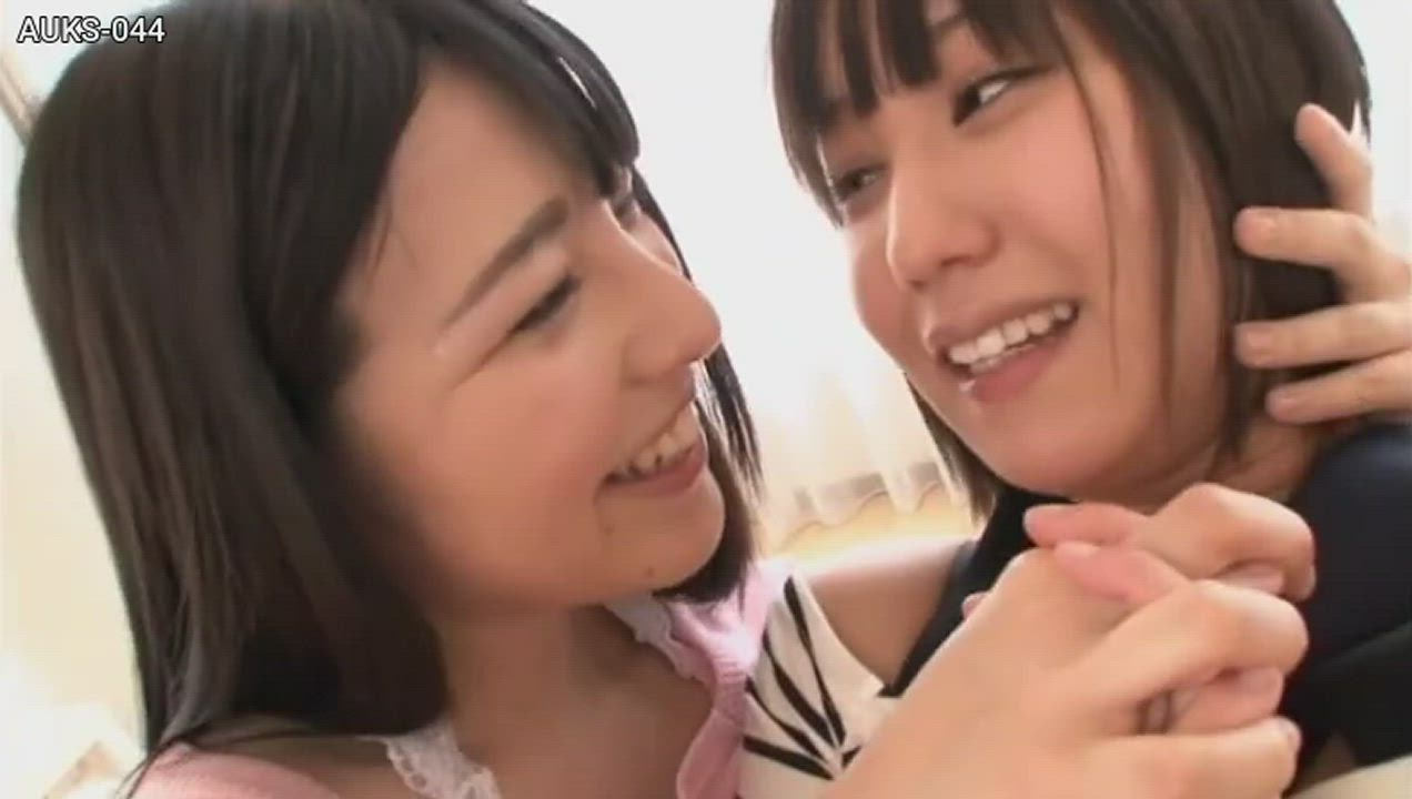 Japanese Kissing Lesbian clip