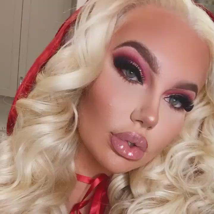 Blonde Blue Eyes Halloween clip