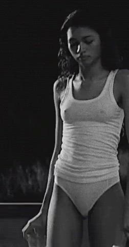 celebrity non-nude pokies clip