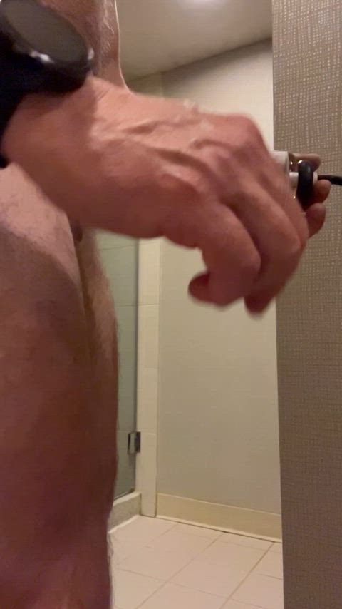 Sunday night flop in the hotel with a cockring. Enjoy.