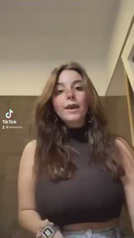 Busty Cleavage Jerk Off clip