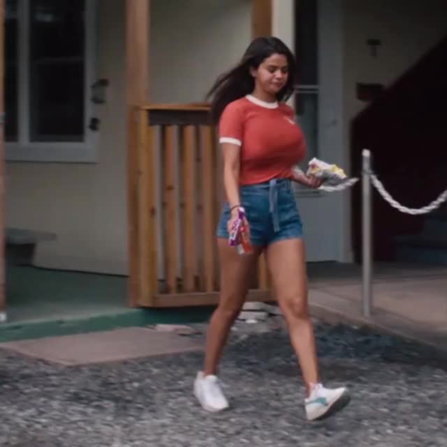 celebrity selena gomez clip
