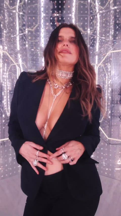 celebrity cleavage dance clip