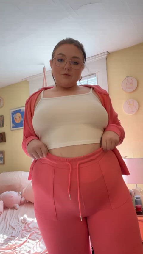 Belly reveal 😈