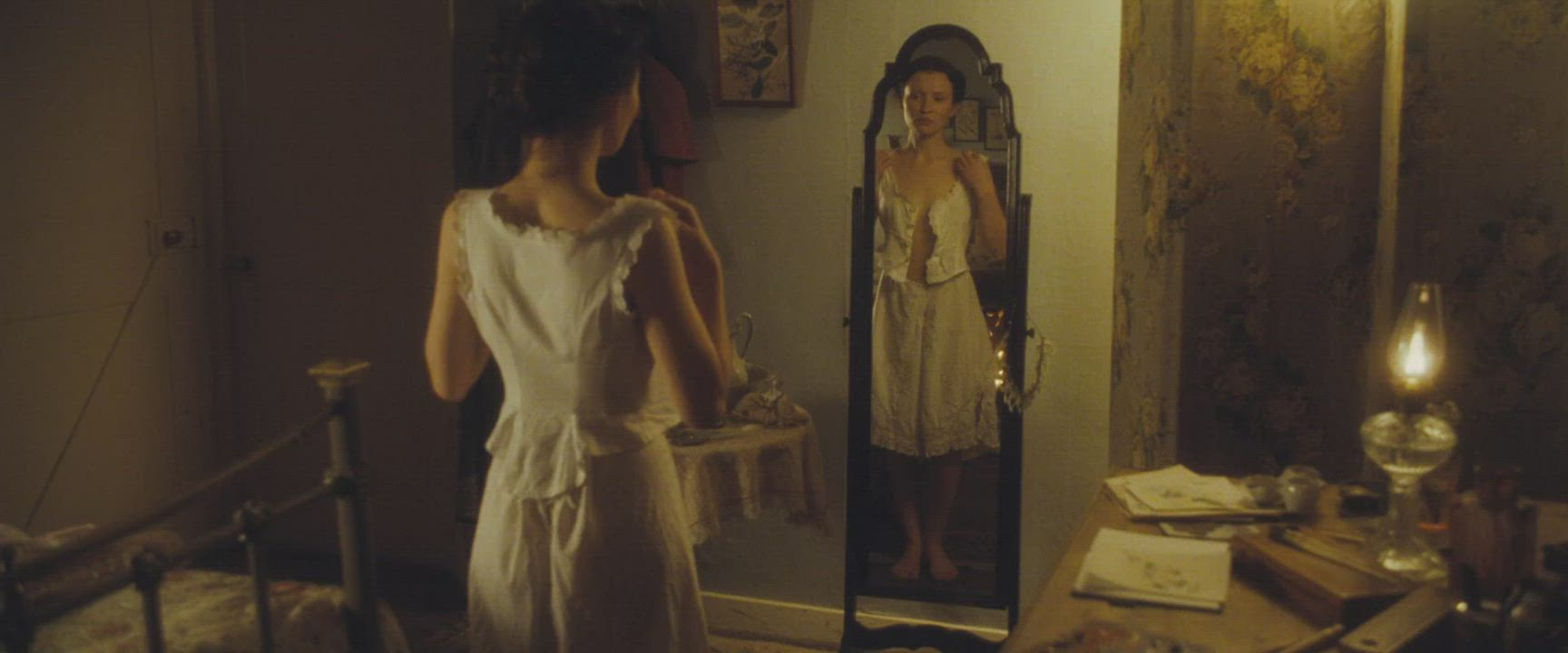 Celebrity Cinema Emily Browning Nudity clip