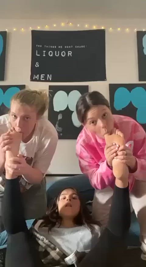feet feet fetish feet licking feet sucking soles teen teens clip