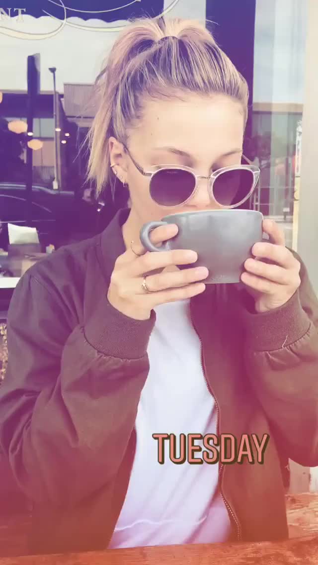 Olivia Holt clip