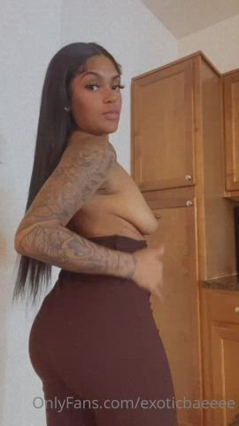 Pretty Lil Titties π