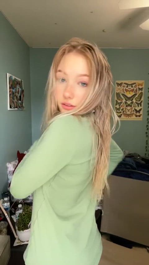 blonde tiktok yoga pants real-girls-on-tiktok clip