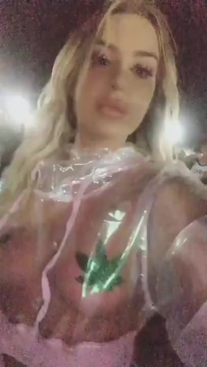 Celebrity clip