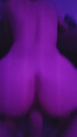 Amateur bouncing on cock like a pro