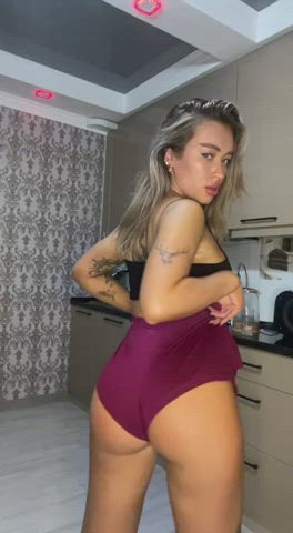 ass blonde twerking clip