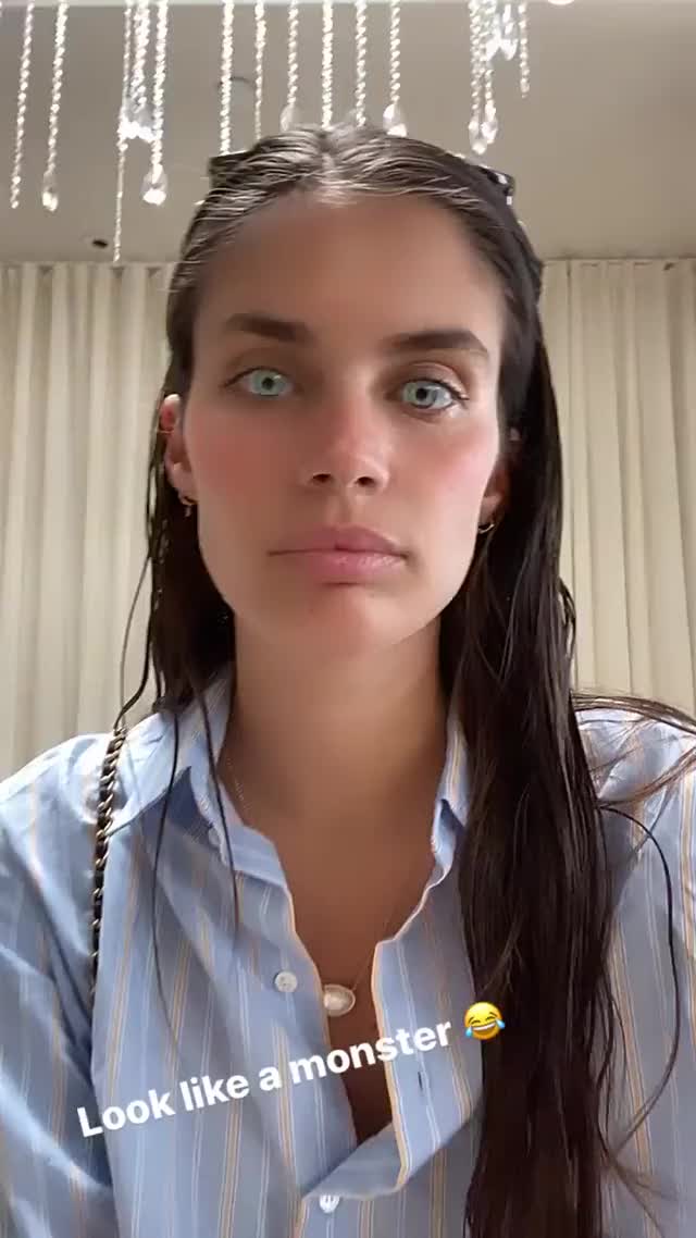 Celebrity Sara Sampaio clip