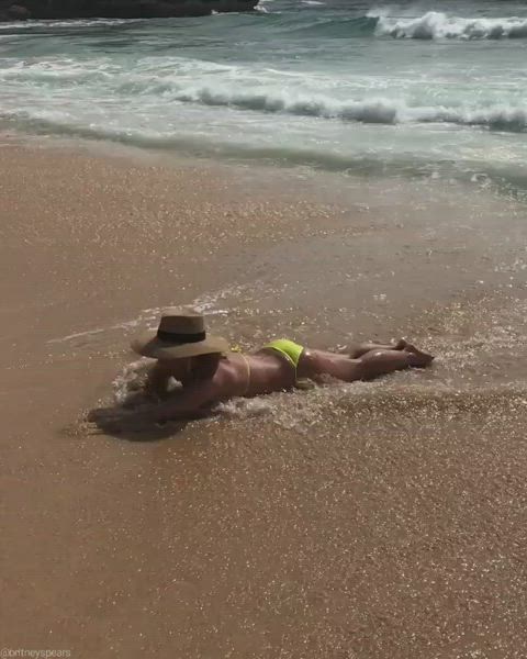 bikini britney spears wet wet pussy clip